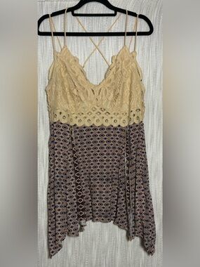 Gimmicks by BKE Women’s Flowing Lace Tank Criss Cross Back Adjustable medium